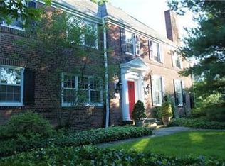 19800 Shelburne Rd, Shaker Heights, OH 44118