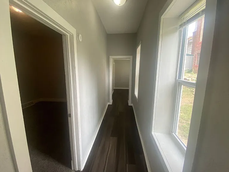 1023 Charles St — Photo 6