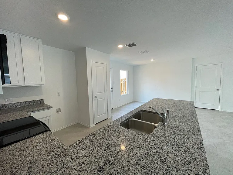 214 Harvest St — Photo 6