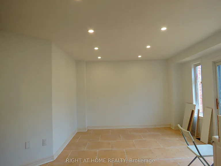 302 Stanley St — Photo 6