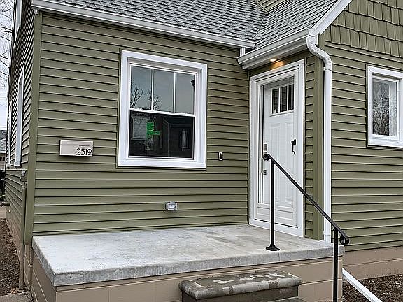 3rd image of 2519 Royal Ave