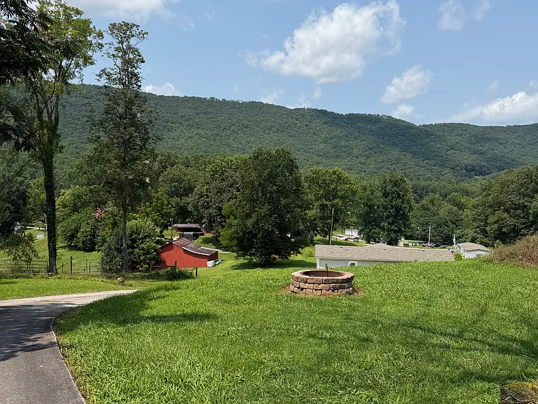 204 Aspen Dr — Photo 9