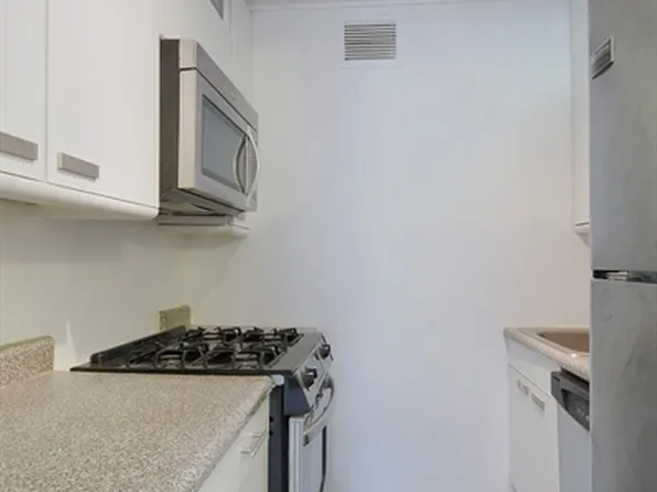 300 Rector Place 4E image 3 of 7