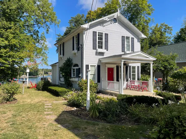 7945 Lakewood Dr, Coloma, MI 49038