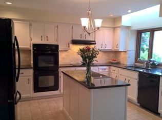 4512 Riverchase Dr, Troy, MI 48098