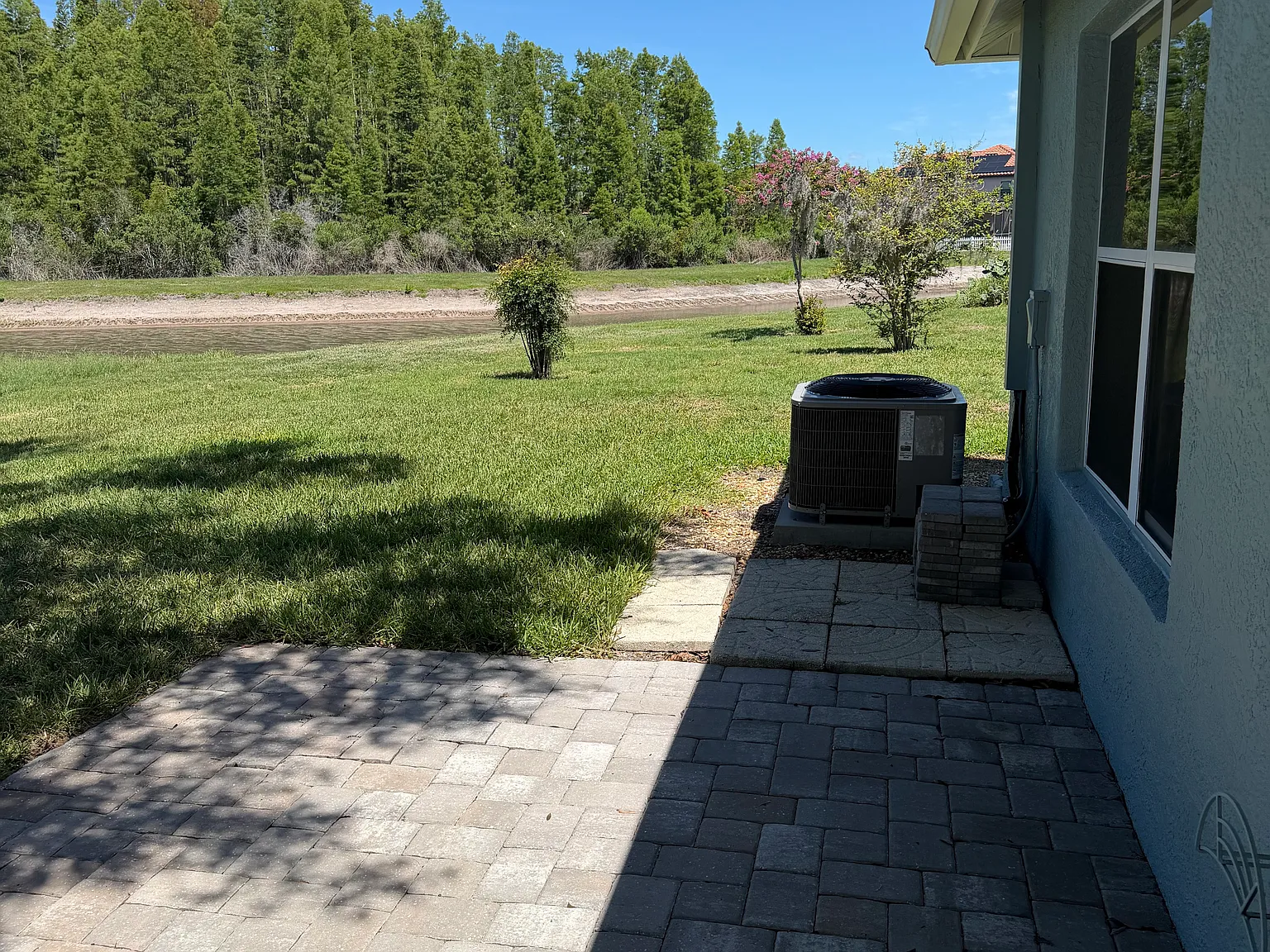 19234 Weymouth Dr — Photo 3
