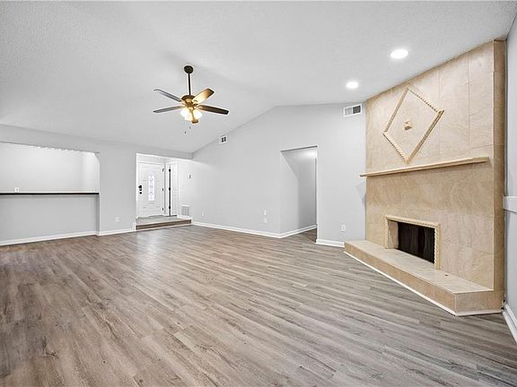 4th image of 10090 Timberstone Rd