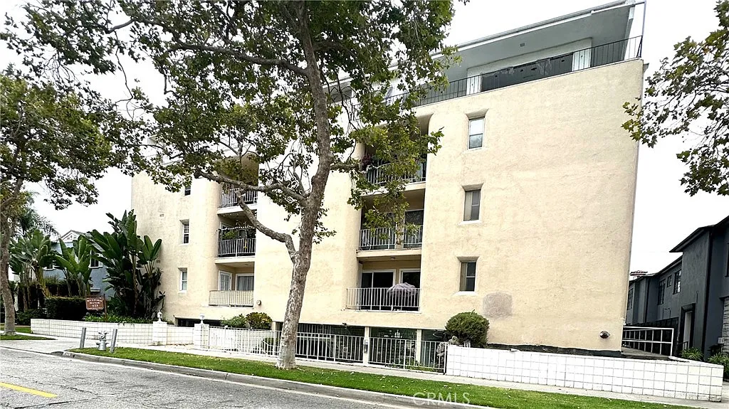 2 bed, 1097 sqft, $3,900 — Photo 1