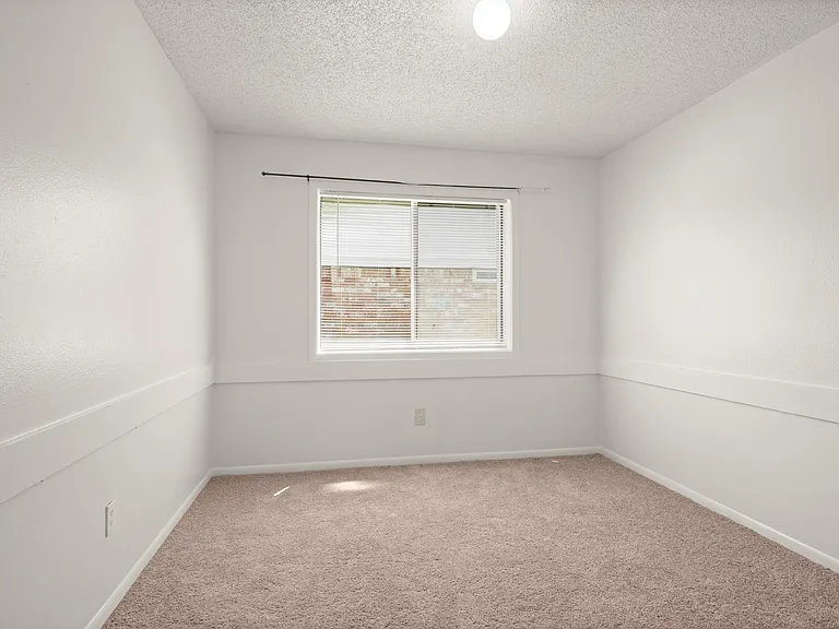 7415 Creekfield Dr — Photo 26