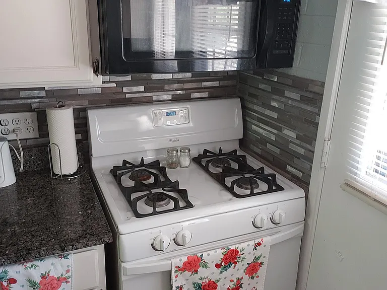 138 S La Canada Dr #D — Photo 4