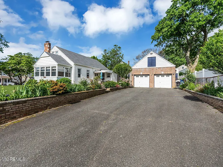 37 Highland Ave — Photo 44