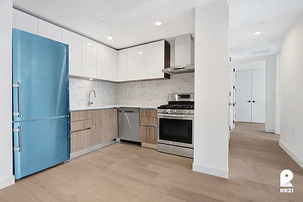 Rented by REZI | media 17