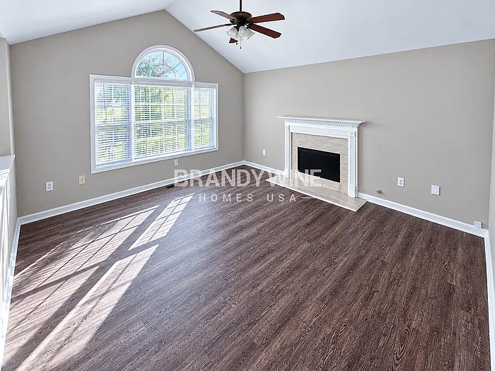 4 bed, 3.0 bath, 2000 sqft, $2,160 — Photo 4