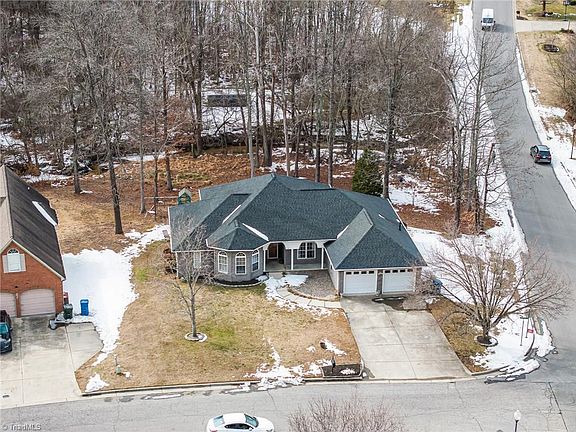 5th image of 1202 Dogwood Ln