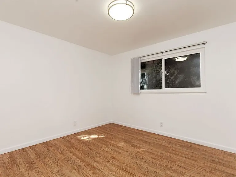 370 Staten Avenue — Photo 10