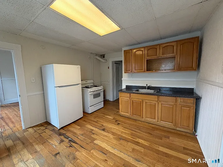 120 Rennell St — Photo 2