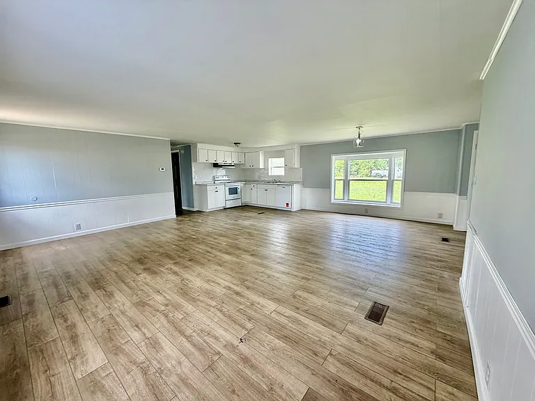 1548 Cornwallis Rd — Photo 5