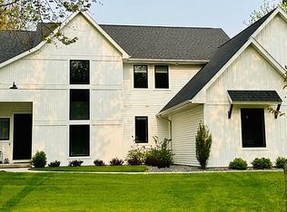 N8881 Coop Rd, Menasha, WI 54952