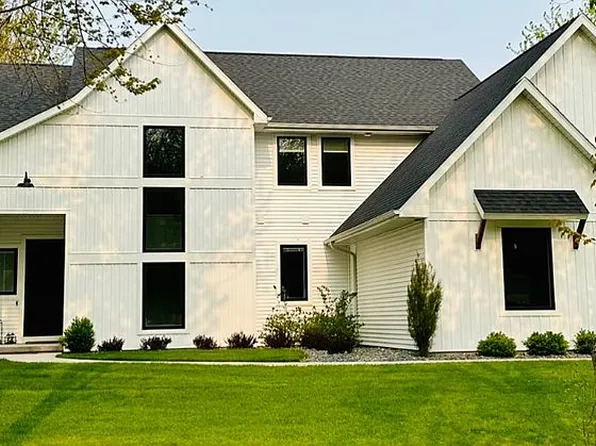 N8881 Coop Rd, Menasha, WI 54952