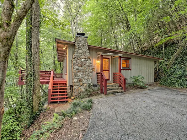 6180 Crow Creek Rd, Lakemont, GA 30552