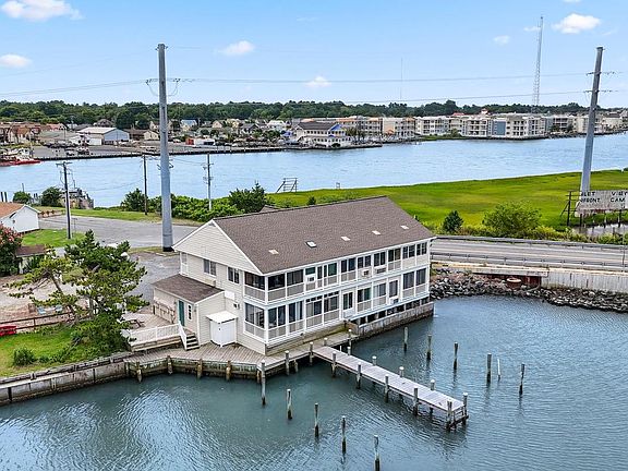 3rd image of 6206 Marsh Island Dr