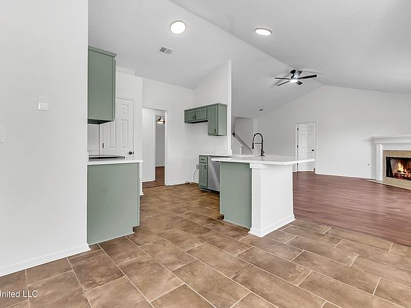 4th image of 8334 Manhatten Dr