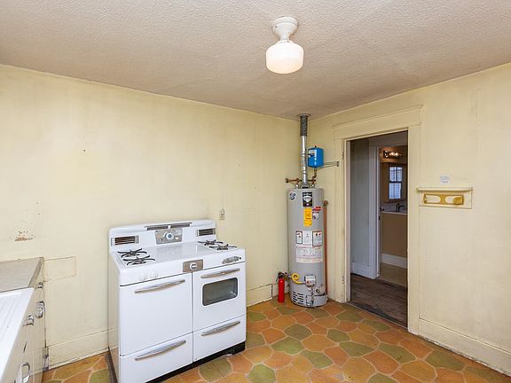 5th image of 2835 Kennedy Ave