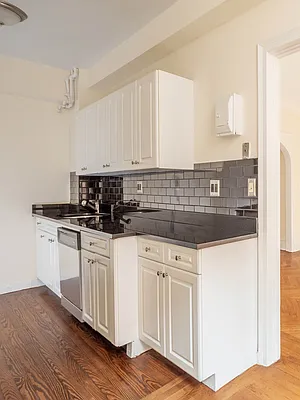 Rented by City Connections Realty | media 3