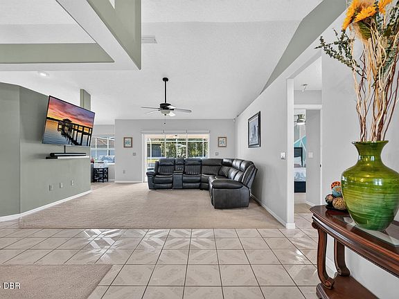 3rd image of 6 Roxland Ln