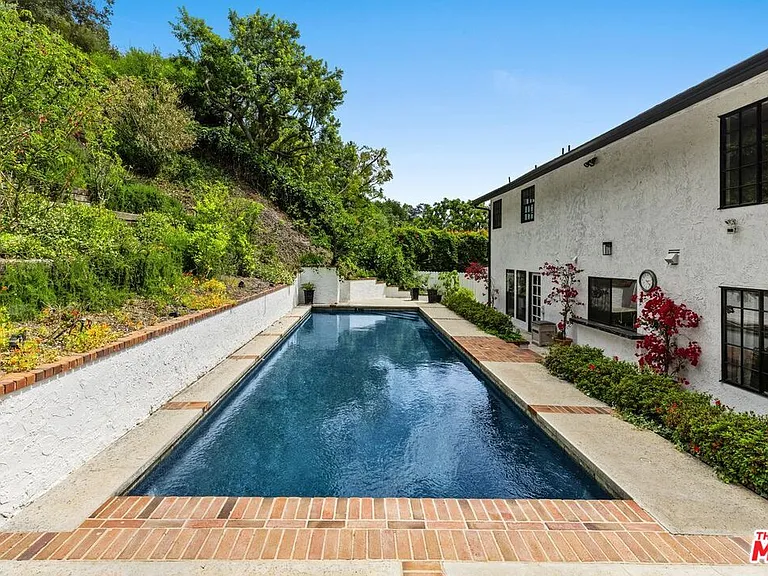 1060 Chantilly Rd — Photo 37