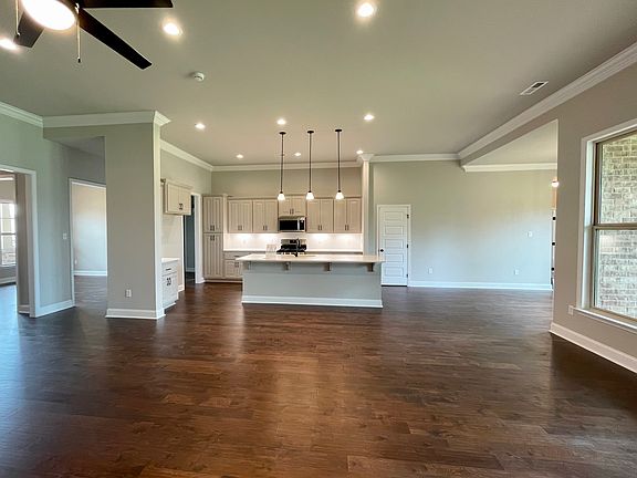 3rd image of 212 Nellie Faye Ln