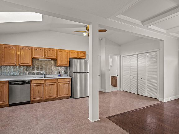 5th image of 301 W Johnson Ave