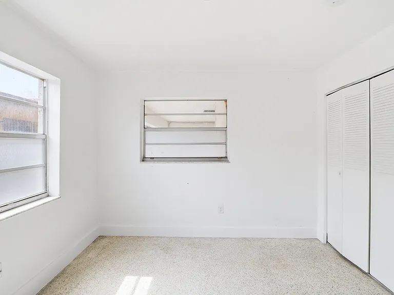 405 W 11th St #5 — Photo 13