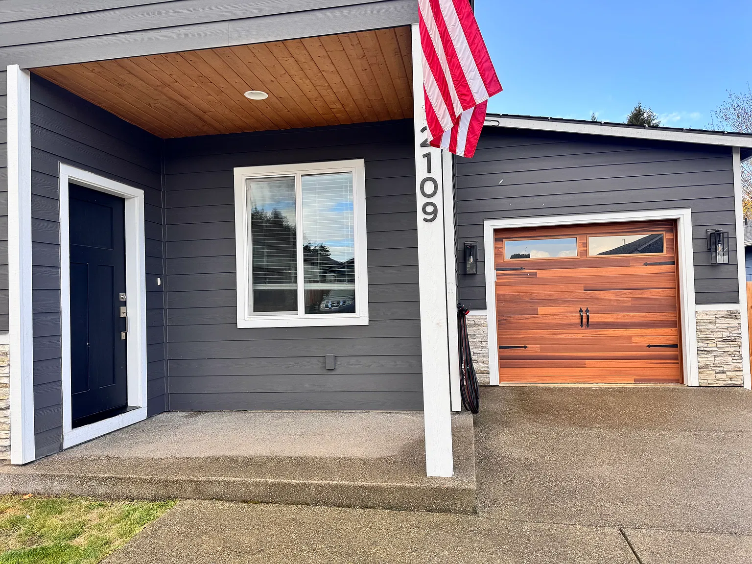 3 bed, 1100 sqft, $2,150 — Photo 3