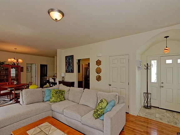 4th image of 66 Beacon St