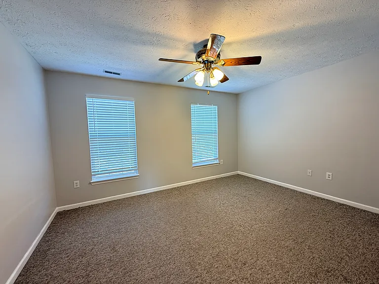 235 Eisenhower Ct — Photo 13