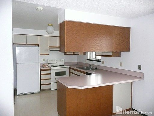 5th image of 9810 Wildwood Ave SW