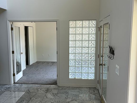 Foyer/office