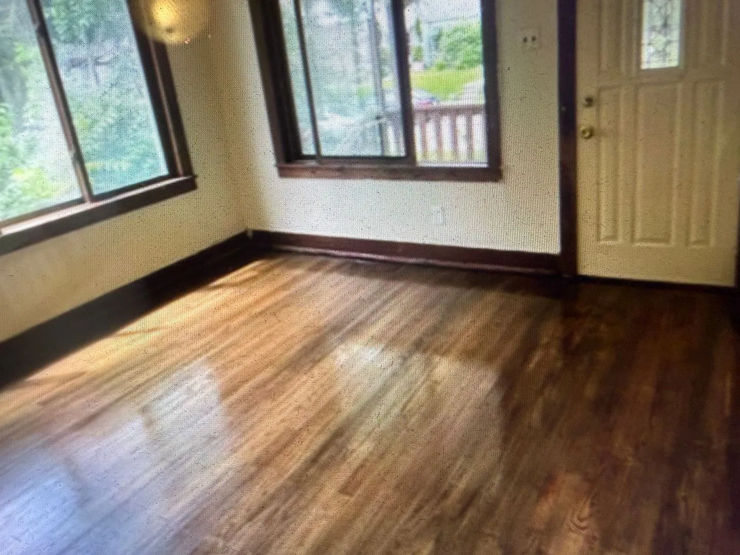 Large 5 Bedroom, 2 Full Bathroom single family home on a quiet block. Ready by 11/15! — Photo 2