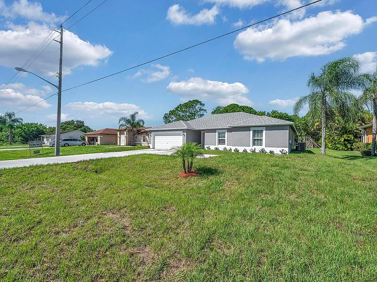 574 NW Bayshore Blvd — Photo 13