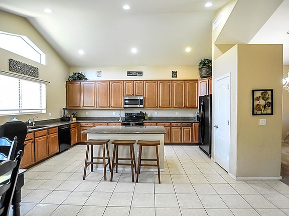 5th image of 1782 E Wildflower Ln
