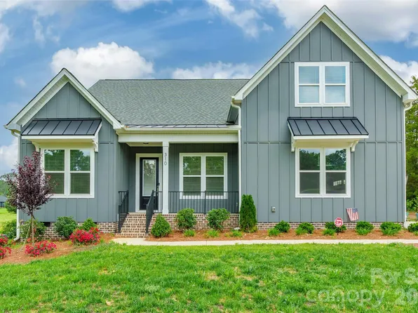 310 Triple Ponds Ct, Clover, SC 29710
