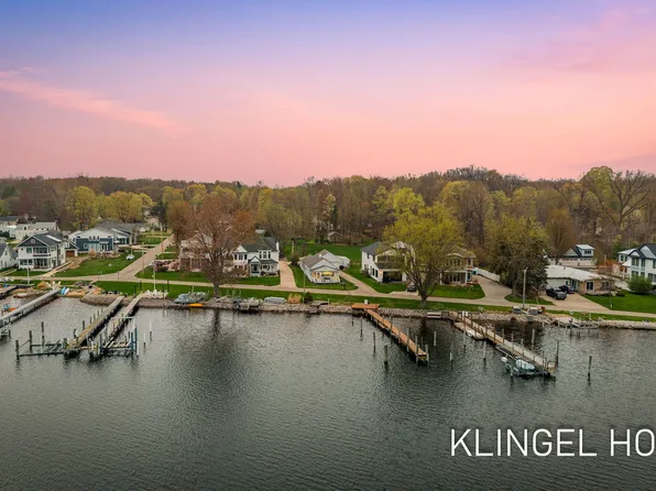 16527 Lakeview St, Spring Lake, MI 49456