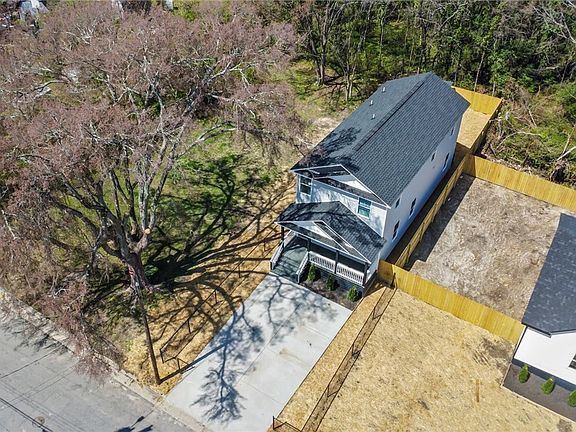 4th image of 823 Wesley St