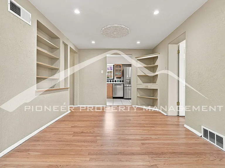4215 W Byron Pl — Photo 6