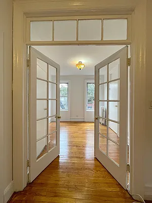 Rented by Compass | media 10