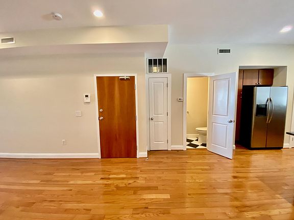 4th image of 626 S Broad St Unit B
