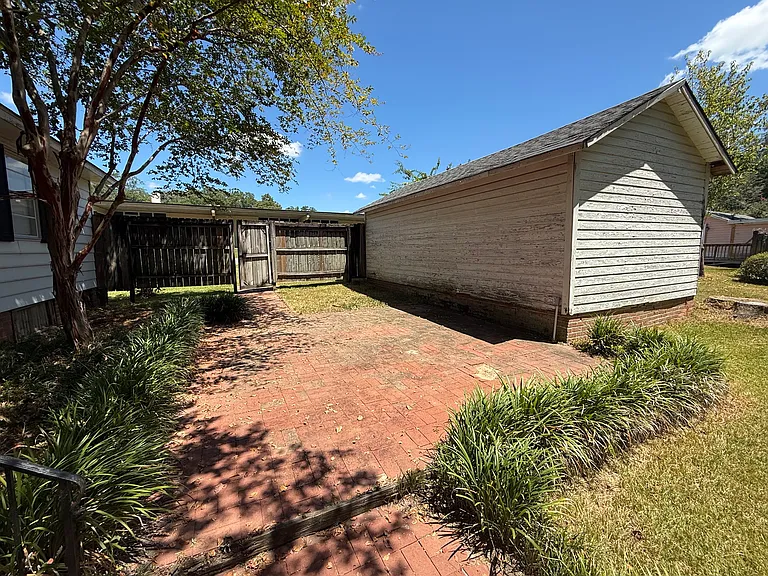 216 Stevens Dr — Photo 5