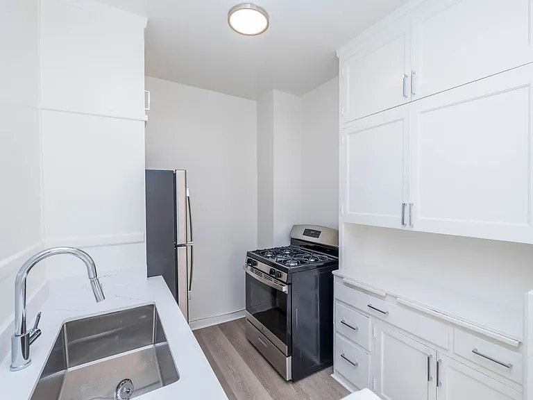 226 Athol — Photo 18