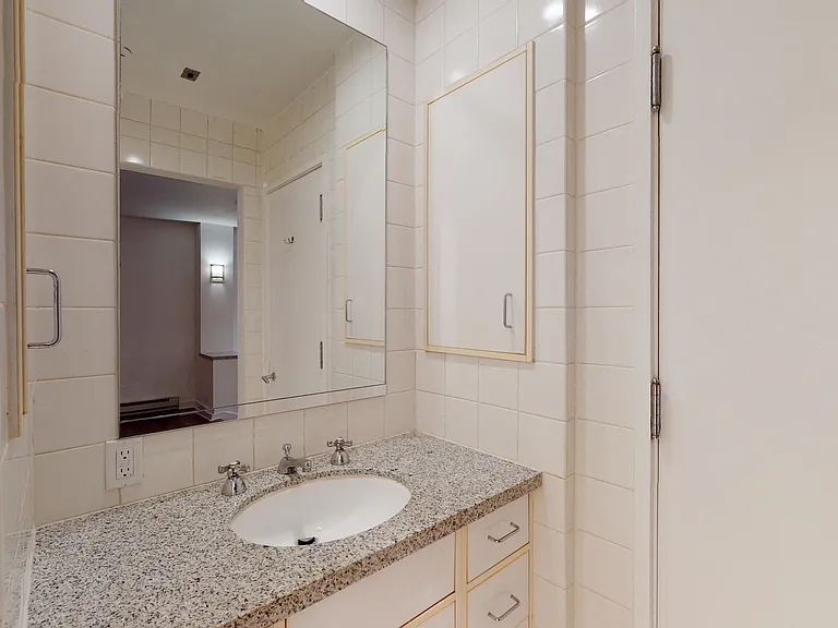 1059 Union St — Photo 22